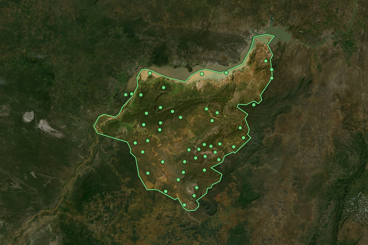 Imagem de satélite de Sento Sé (BA), com o contorno do município e a posição dos imóveis desta página.