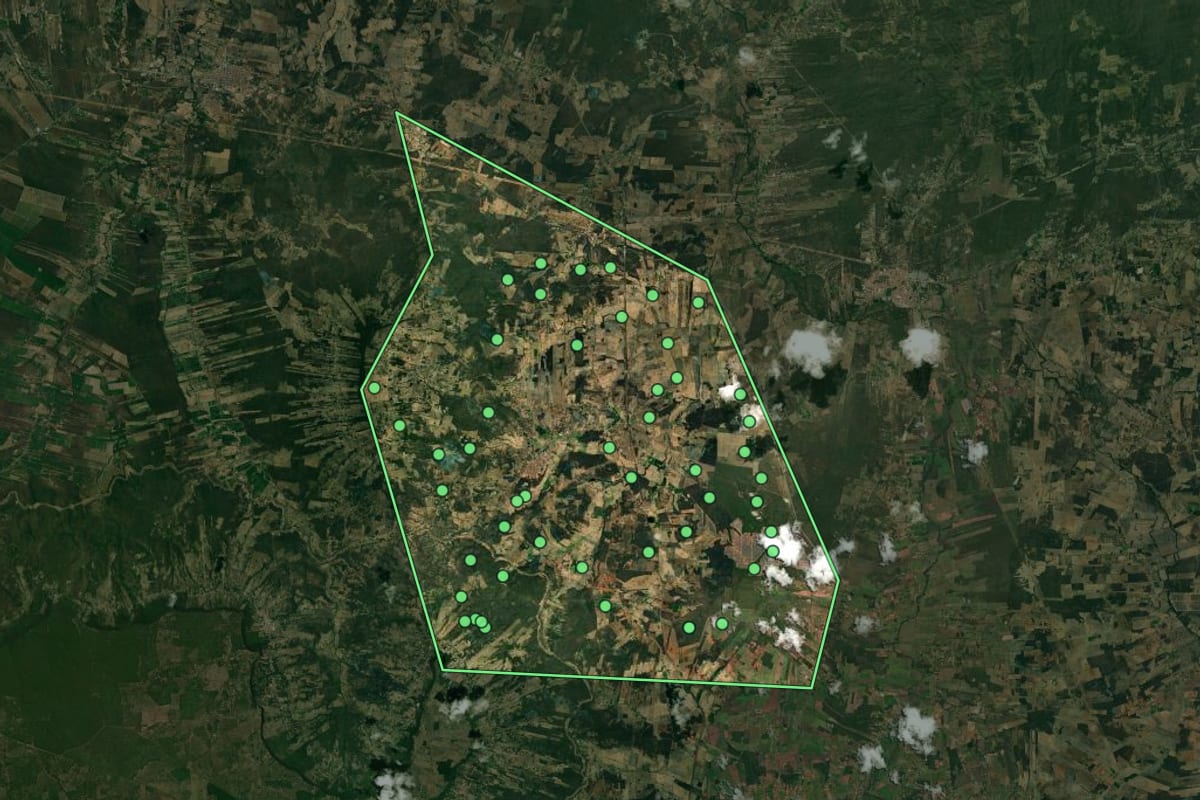 Imagem de satélite de Abaiara (CE), com o contorno do município e a posição dos imóveis desta página.