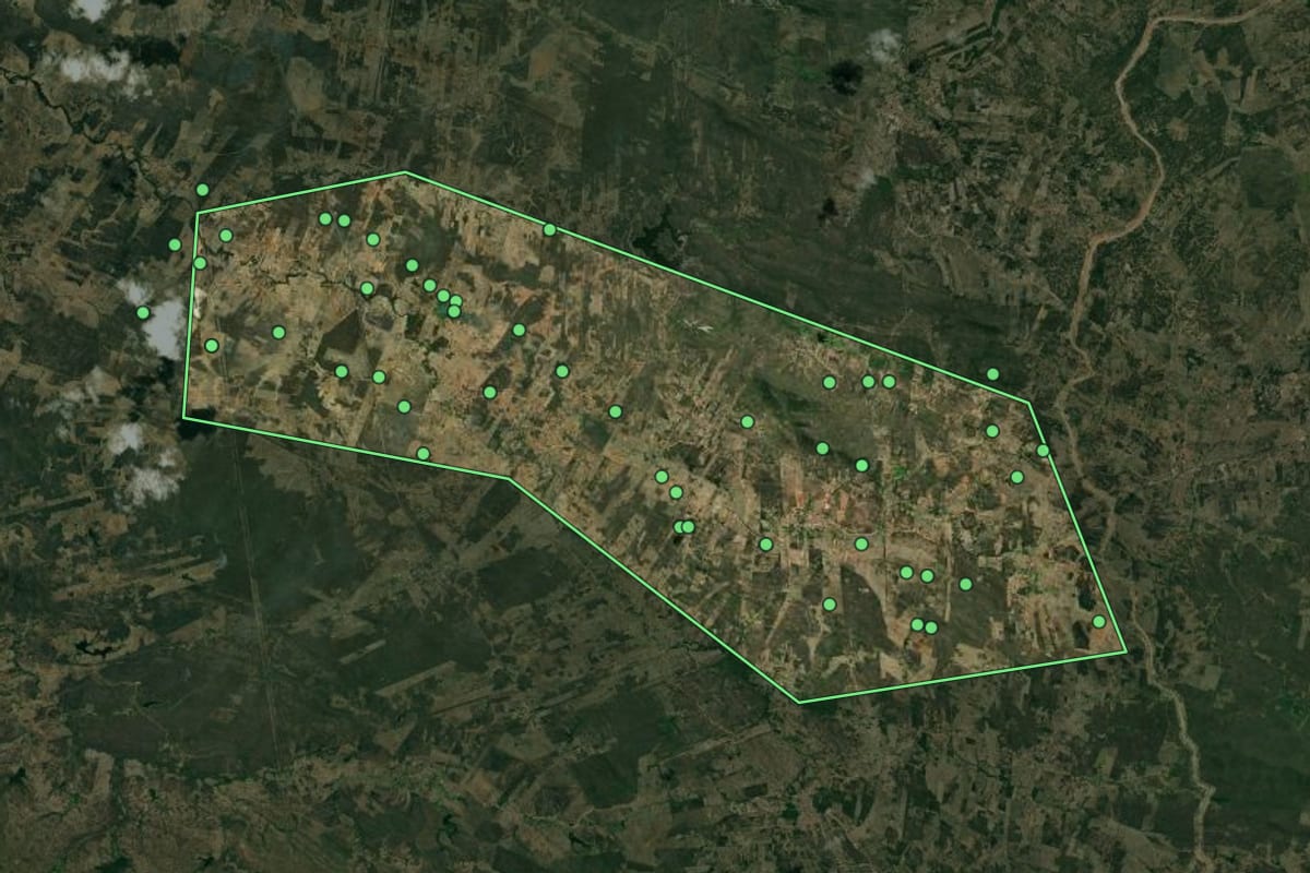 Imagem de satélite de Baixio (CE), com o contorno do município e a posição dos imóveis desta página.