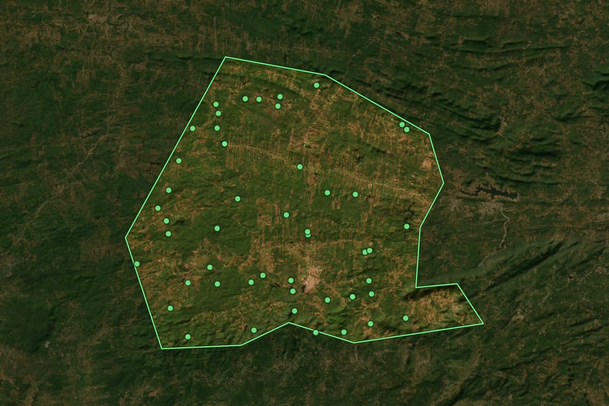 Imagem de satélite de Barro (CE), com o contorno do município e a posição dos imóveis desta página.