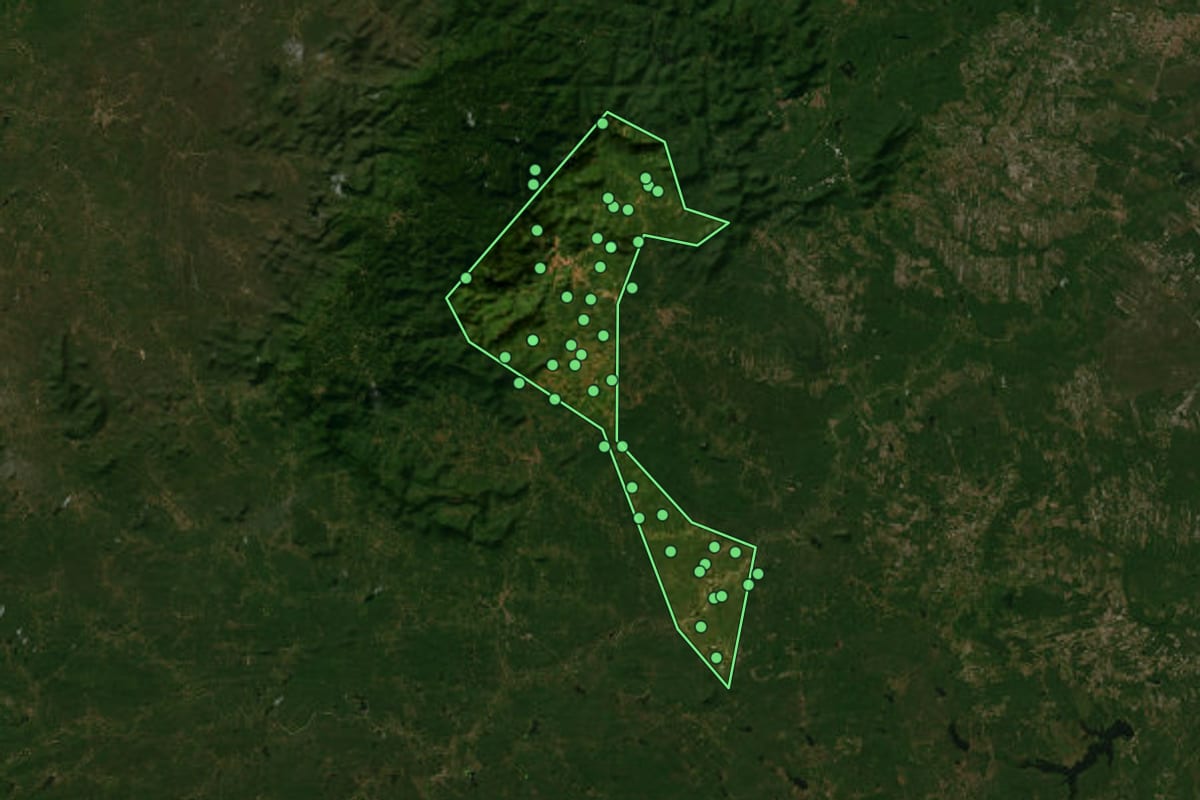 Imagem de satélite de Baturité (CE), com o contorno do município e a posição dos imóveis desta página.