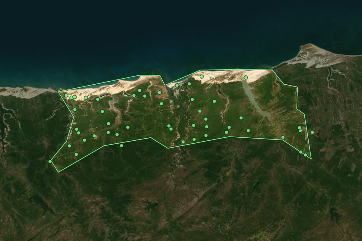 Imagem de satélite de Camocim (CE), com o contorno do município e a posição dos imóveis desta página.