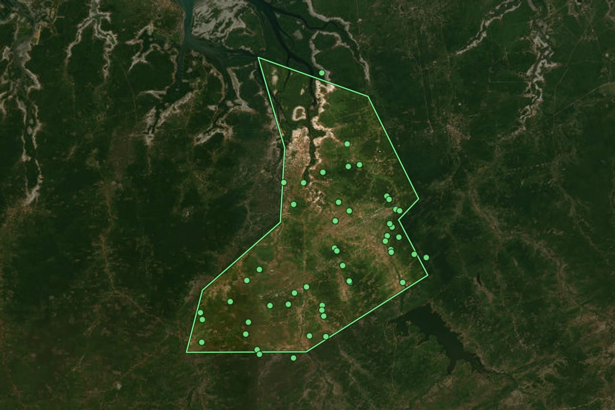 Imagem de satélite de Chaval (CE), com o contorno do município e a posição dos imóveis desta página.