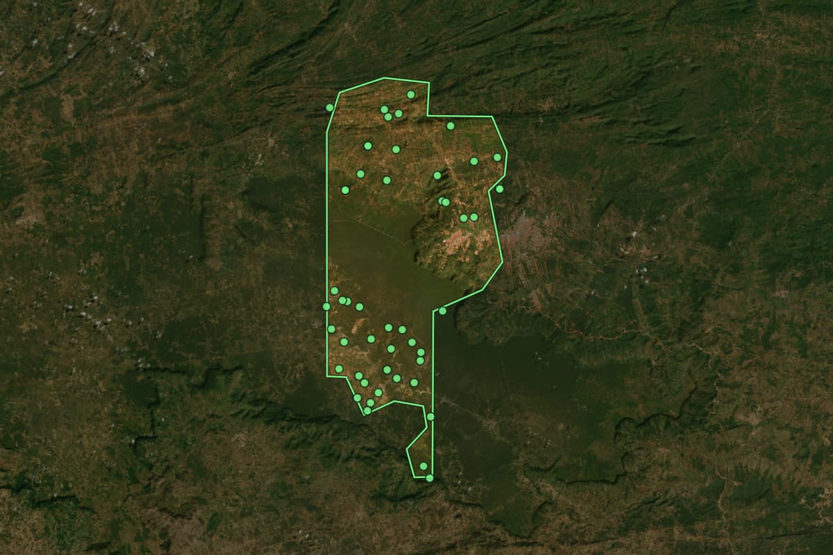 Imagem de satélite de Crato (CE), com o contorno do município e a posição dos imóveis desta página.