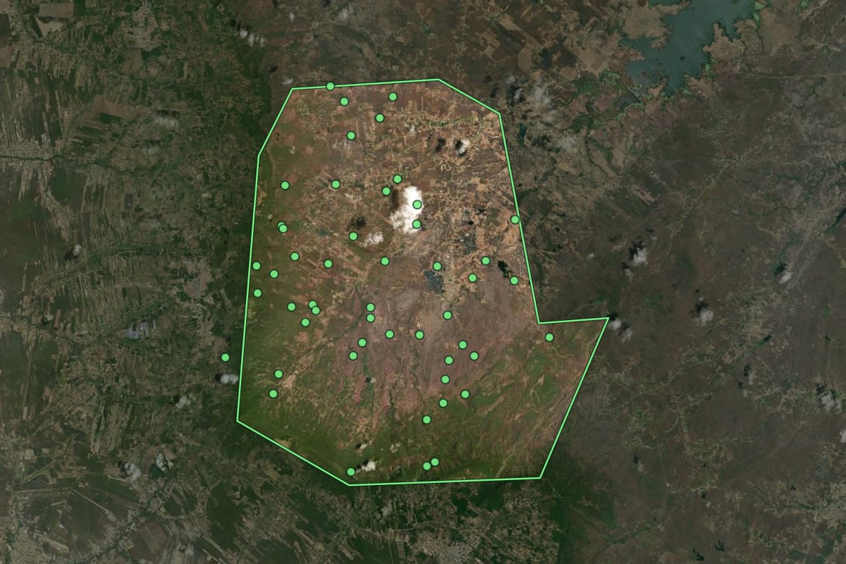 Imagem de satélite de Graça (CE), com o contorno do município e a posição dos imóveis desta página.