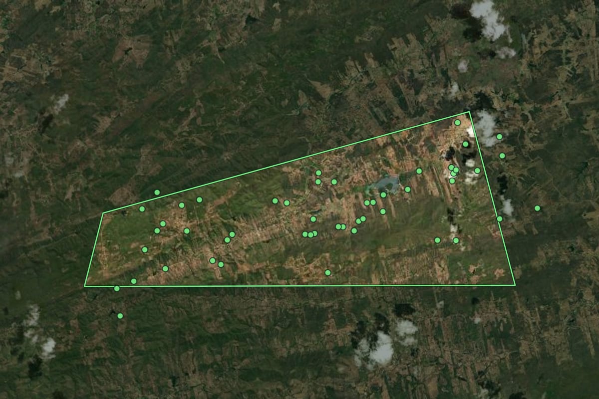 Imagem de satélite de Granjeiro (CE), com o contorno do município e a posição dos imóveis desta página.