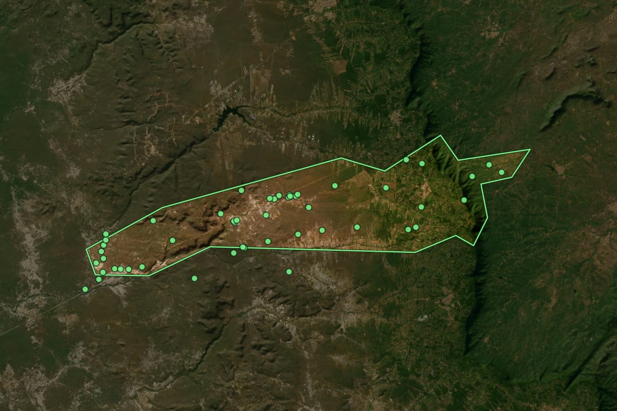 Imagem de satélite de Ibiapina (CE), com o contorno do município e a posição dos imóveis desta página.
