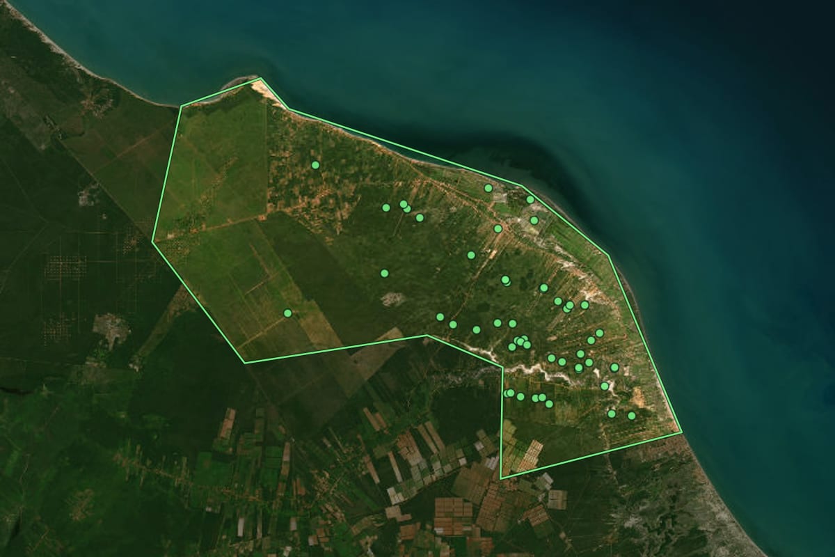 Imagem de satélite de Icapuí (CE), com o contorno do município e a posição dos imóveis desta página.