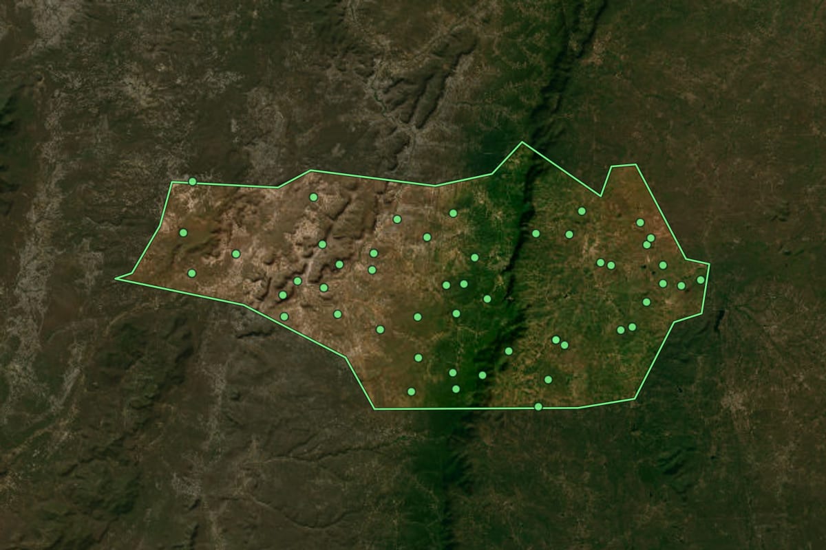 Imagem de satélite de Ipueiras (CE), com o contorno do município e a posição dos imóveis desta página.