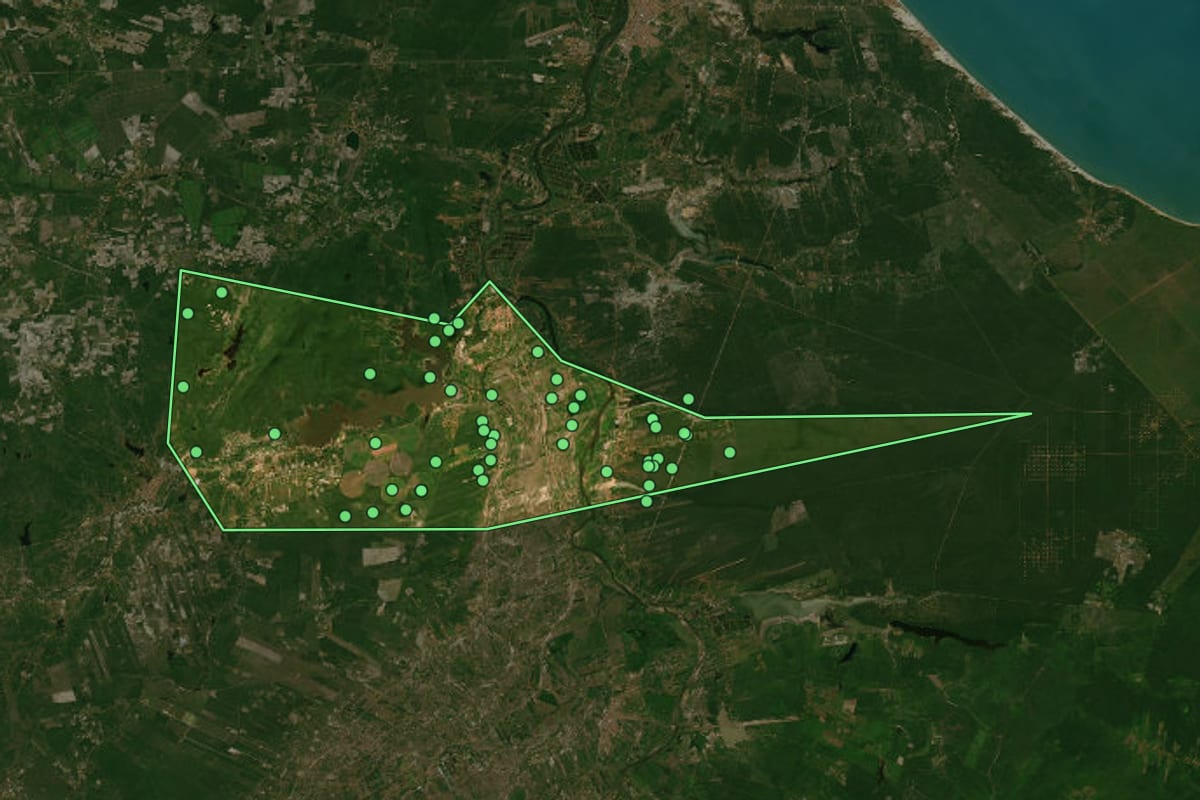 Imagem de satélite de Itaiçaba (CE), com o contorno do município e a posição dos imóveis desta página.