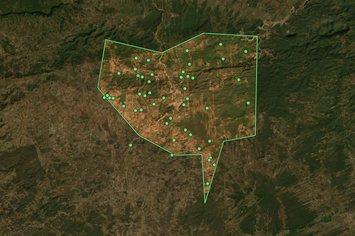 Imagem de satélite de Jati (CE), com o contorno do município e a posição dos imóveis desta página.