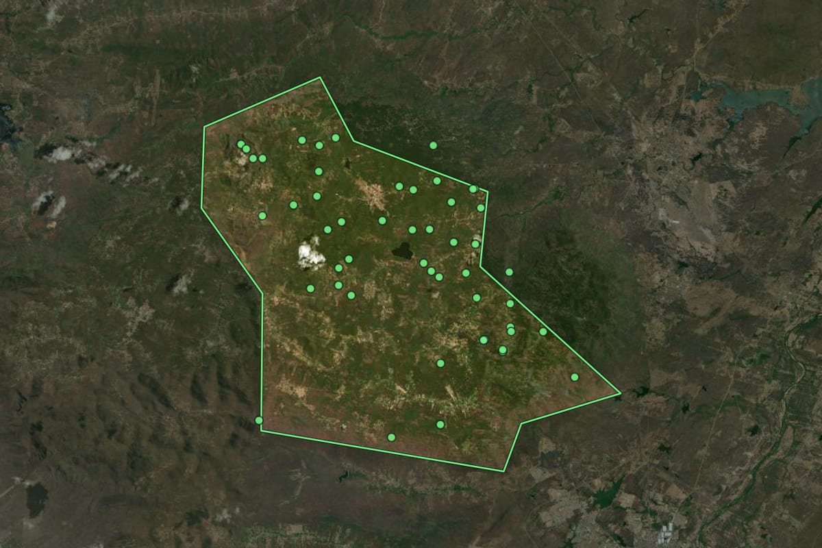Imagem de satélite de Meruoca (CE), com o contorno do município e a posição dos imóveis desta página.