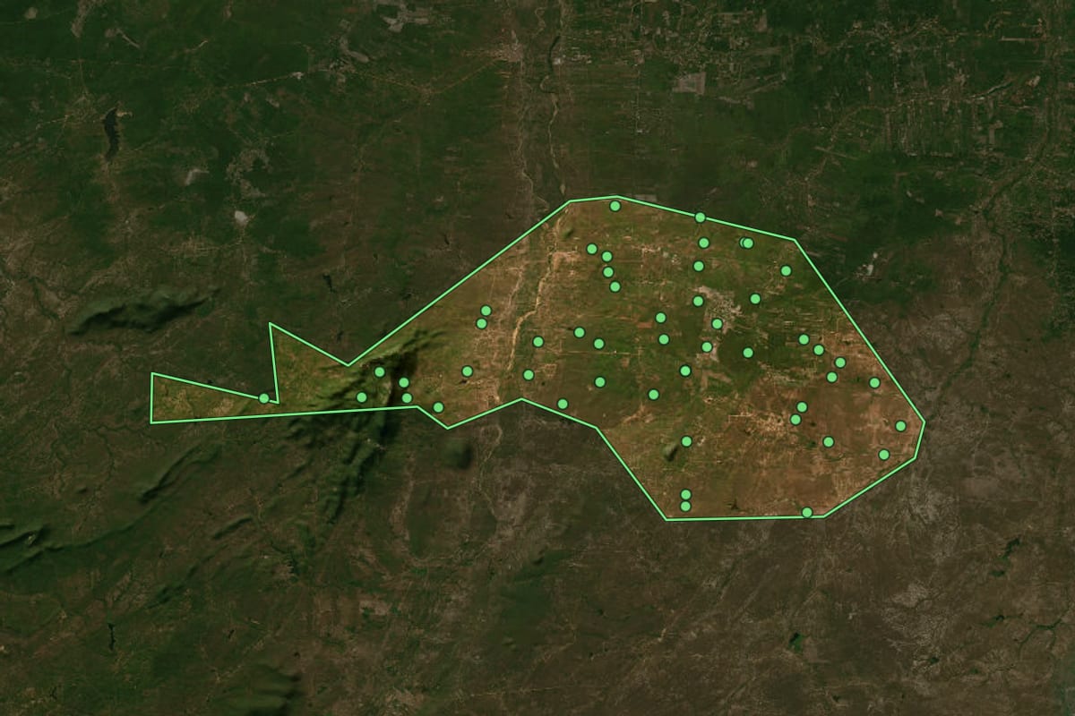 Imagem de satélite de Morrinhos (CE), com o contorno do município e a posição dos imóveis desta página.