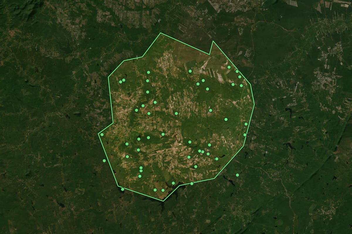 Imagem de satélite de Ocara (CE), com o contorno do município e a posição dos imóveis desta página.