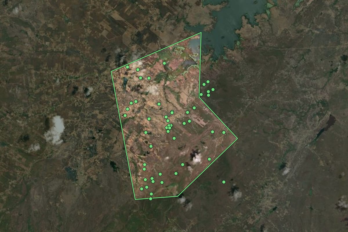 Imagem de satélite de Pacujá (CE), com o contorno do município e a posição dos imóveis desta página.