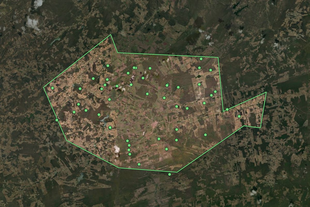 Imagem de satélite de Potengi (CE), com o contorno do município e a posição dos imóveis desta página.