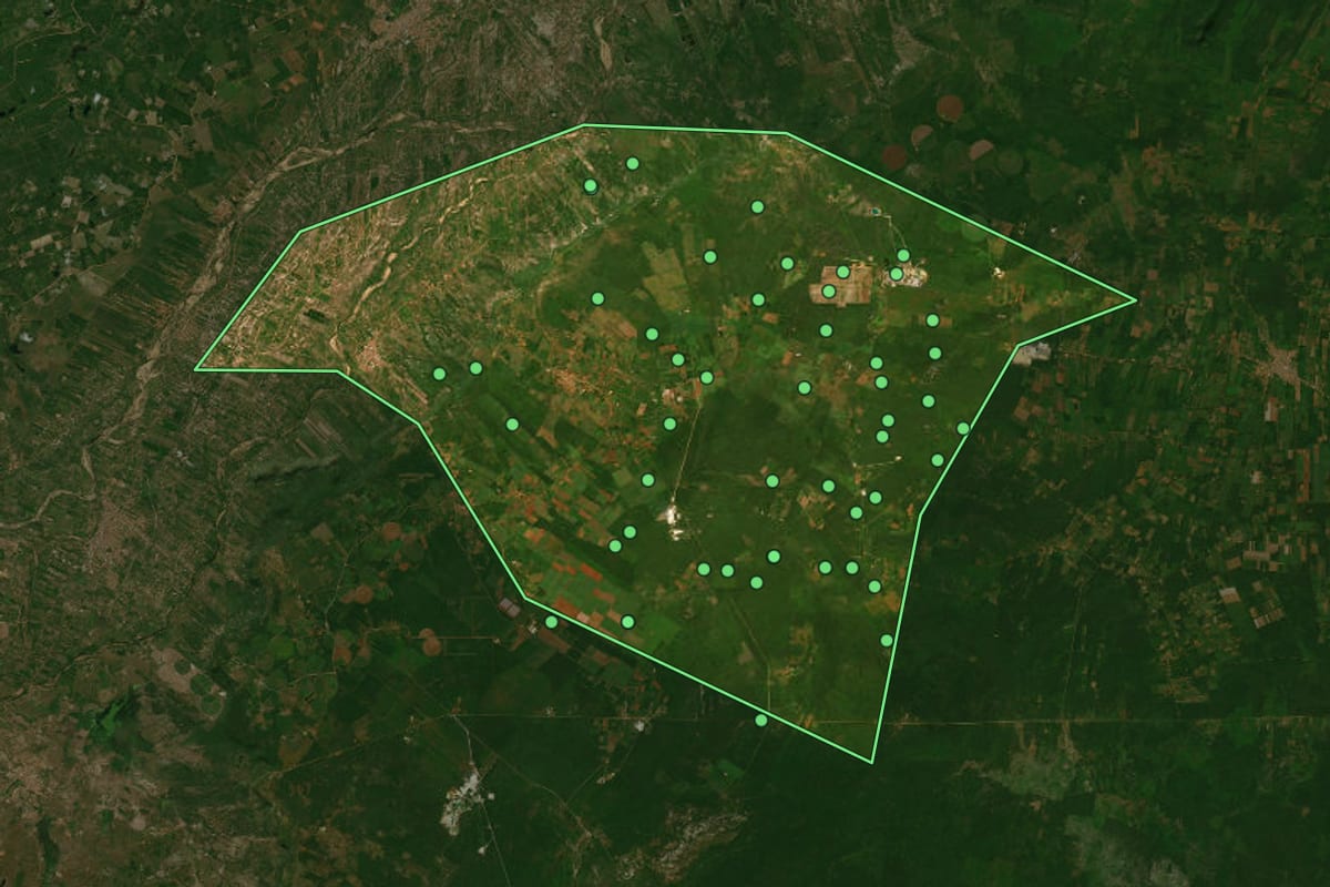 Imagem de satélite de Quixeré (CE), com o contorno do município e a posição dos imóveis desta página.