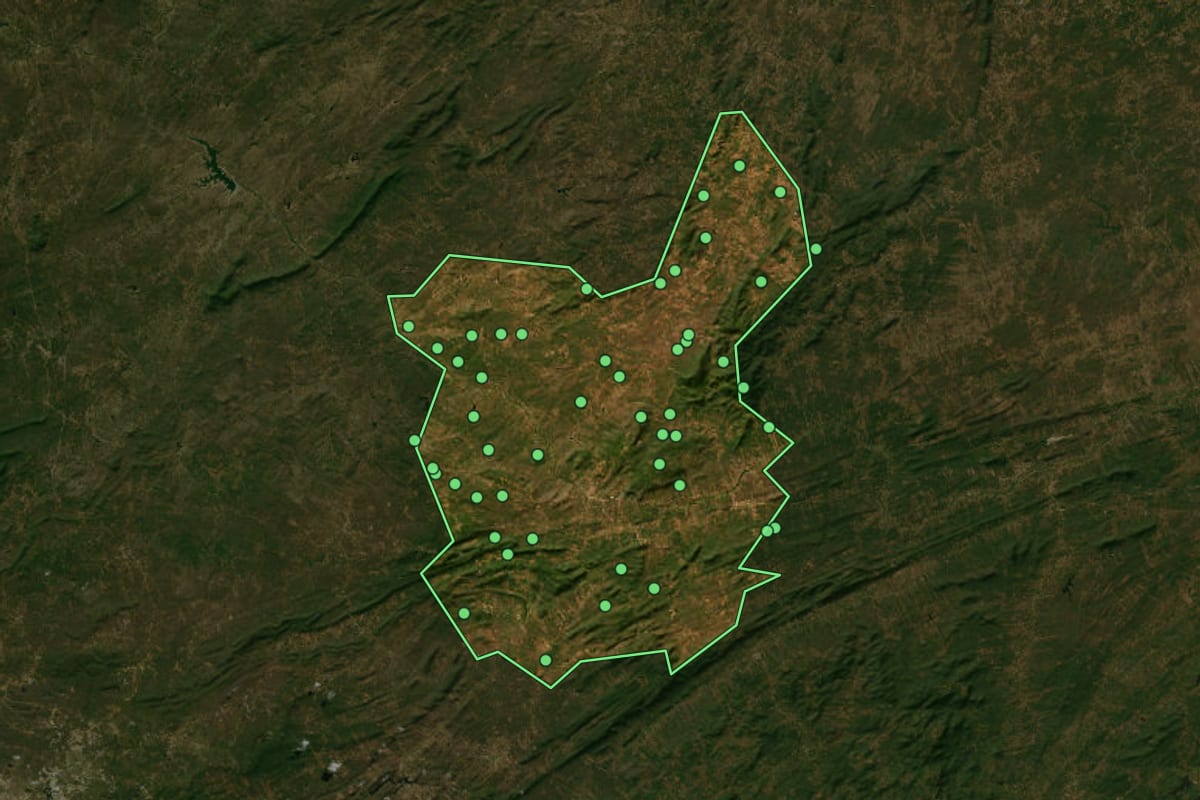 Imagem de satélite de Saboeiro (CE), com o contorno do município e a posição dos imóveis desta página.