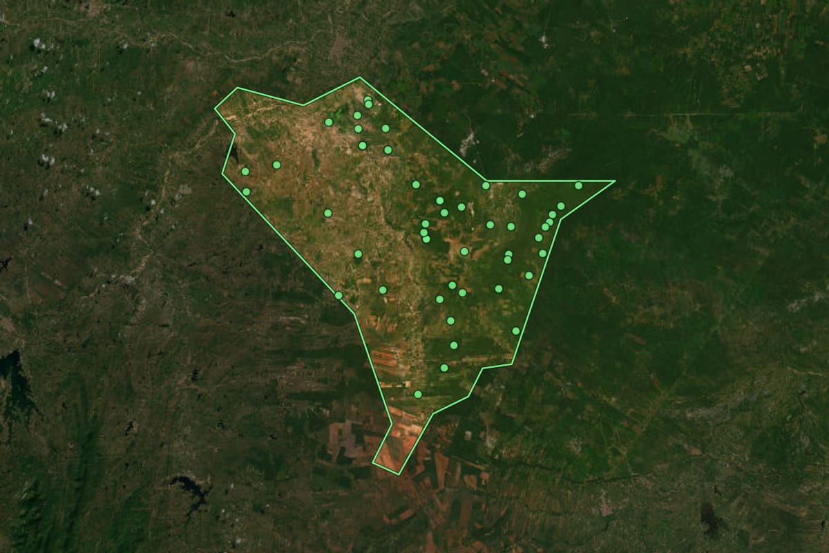 Imagem de satélite de Tabuleiro do Norte (CE), com o contorno do município e a posição dos imóveis desta página.