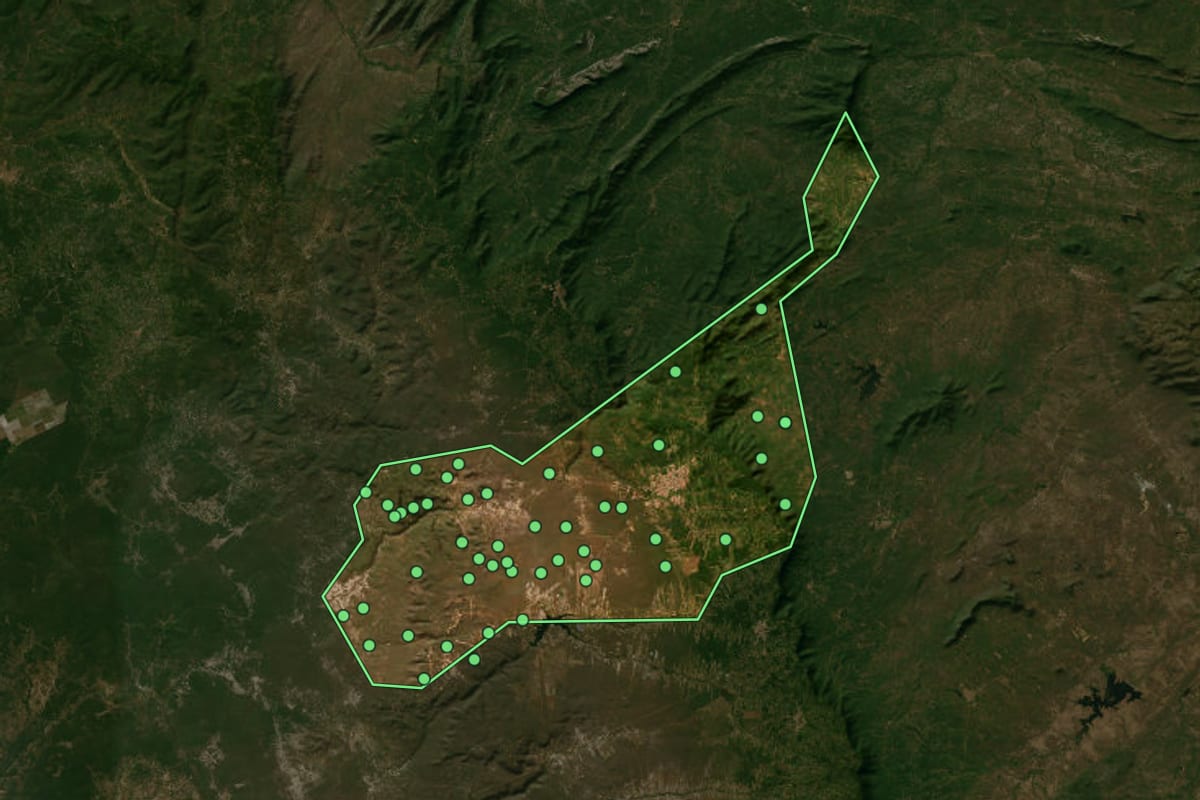 Imagem de satélite de Tianguá (CE), com o contorno do município e a posição dos imóveis desta página.