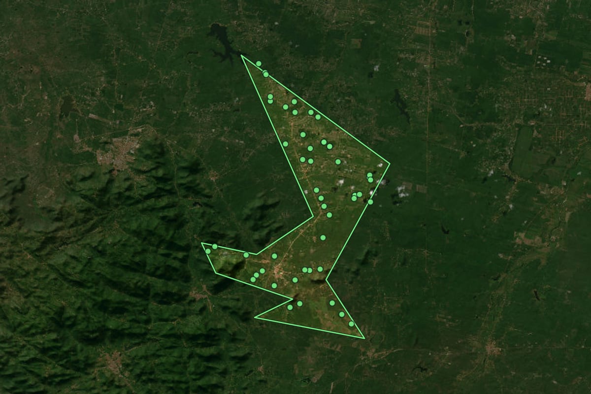 Imagem de satélite de Tururu (CE), com o contorno do município e a posição dos imóveis desta página.