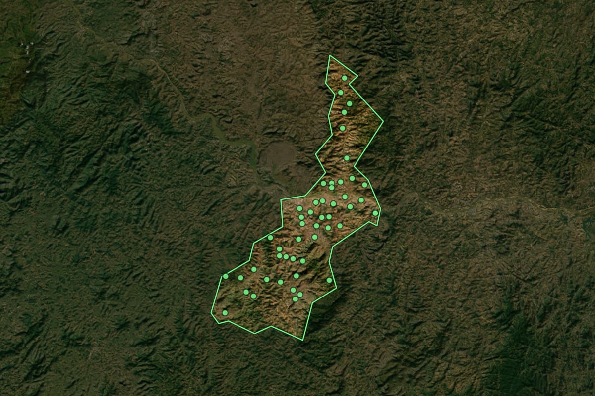 Imagem de satélite de Baixo Guandu (ES), com o contorno do município e a posição dos imóveis desta página.