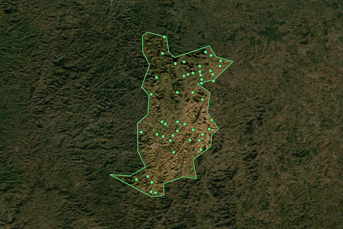 Imagem de satélite de Barra de São Francisco (ES), com o contorno do município e a posição dos imóveis desta página.