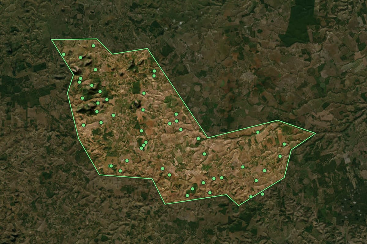 Imagem de satélite de Boa Esperança (ES), com o contorno do município e a posição dos imóveis desta página.