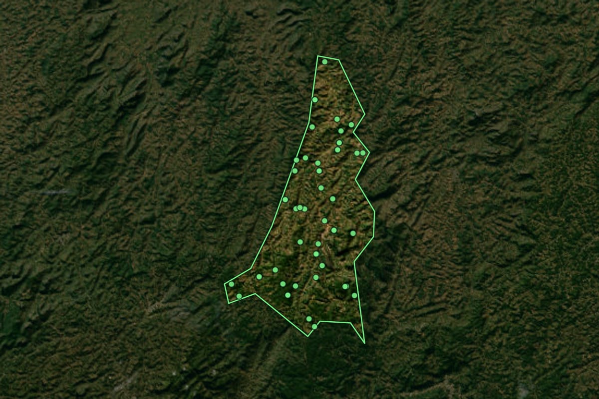 Imagem de satélite de Brejetuba (ES), com o contorno do município e a posição dos imóveis desta página.