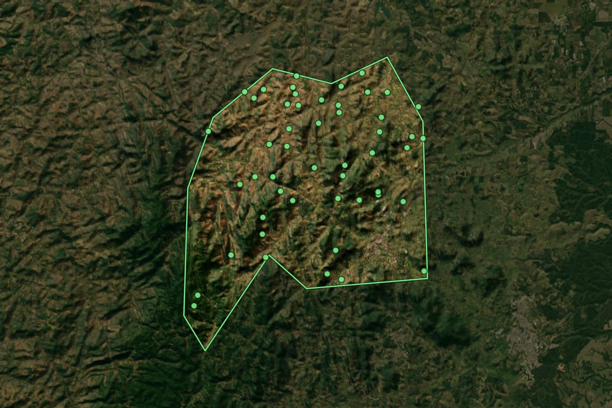 Imagem de satélite de João Neiva (ES), com o contorno do município e a posição dos imóveis desta página.