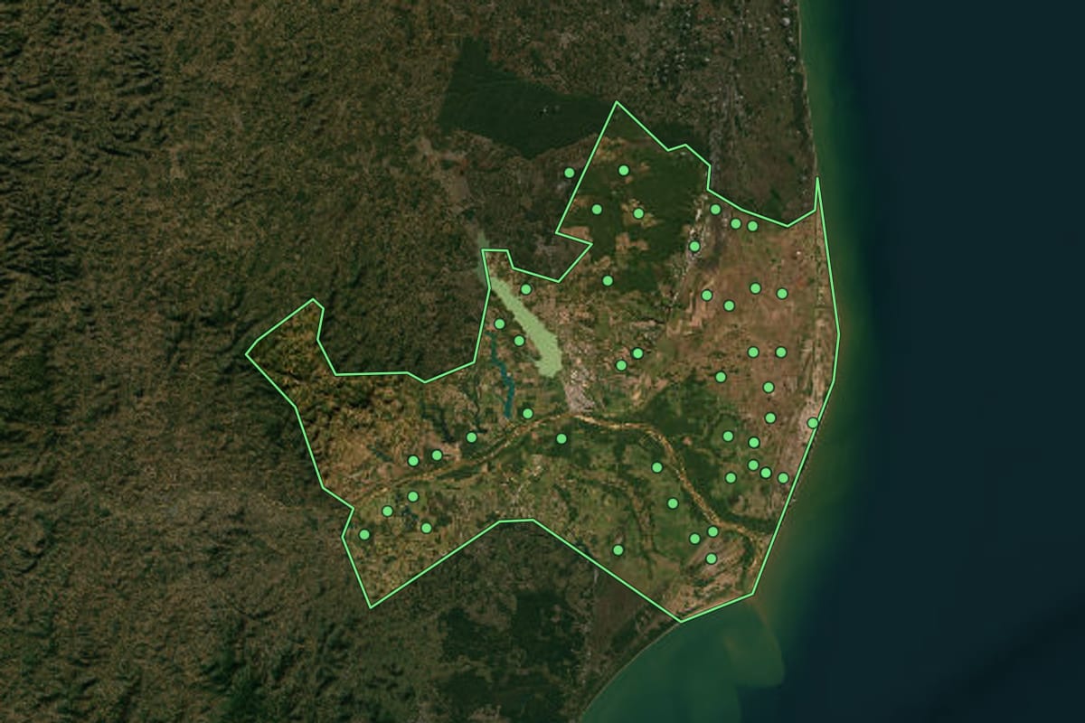 Imagem de satélite de Linhares (ES), com o contorno do município e a posição dos imóveis desta página.