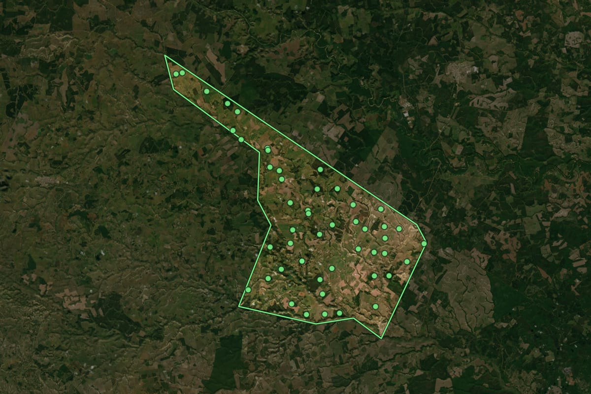 Imagem de satélite de Pedro Canário (ES), com o contorno do município e a posição dos imóveis desta página.