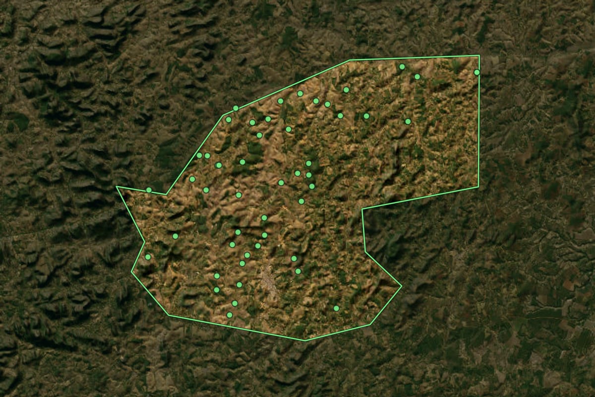 Imagem de satélite de São Gabriel da Palha (ES), com o contorno do município e a posição dos imóveis desta página.