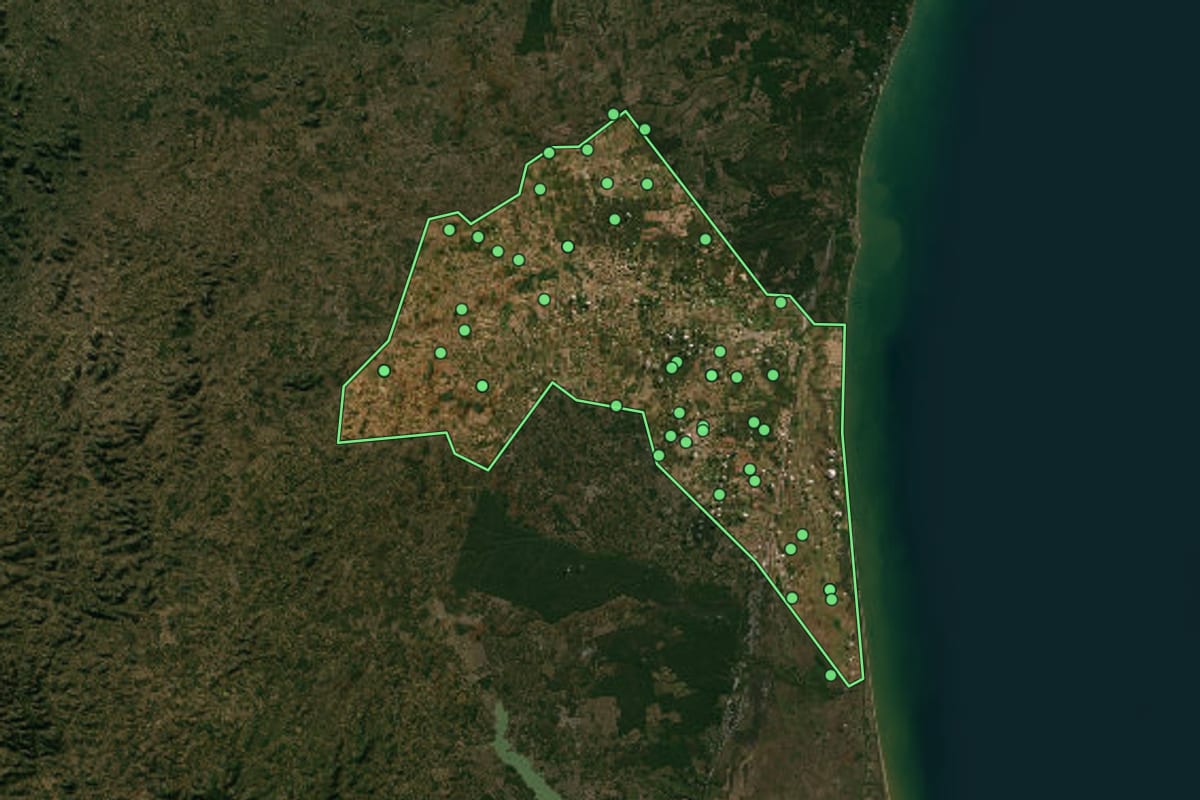 Imagem de satélite de São Mateus (ES), com o contorno do município e a posição dos imóveis desta página.