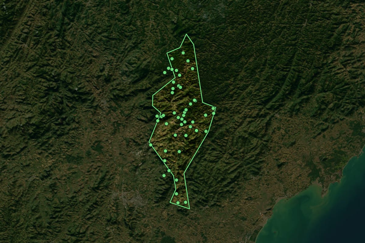 Imagem de satélite de Vargem Alta (ES), com o contorno do município e a posição dos imóveis desta página.