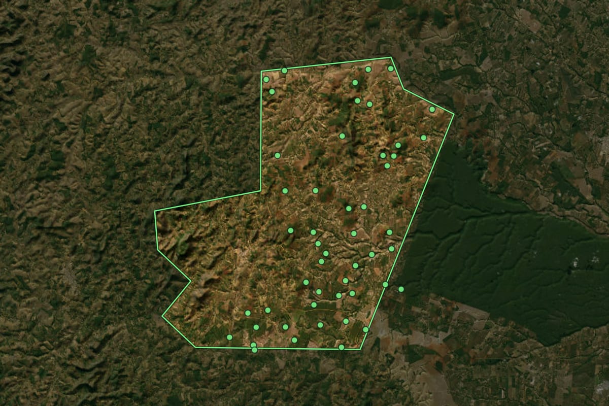 Imagem de satélite de Vila Valério (ES), com o contorno do município e a posição dos imóveis desta página.