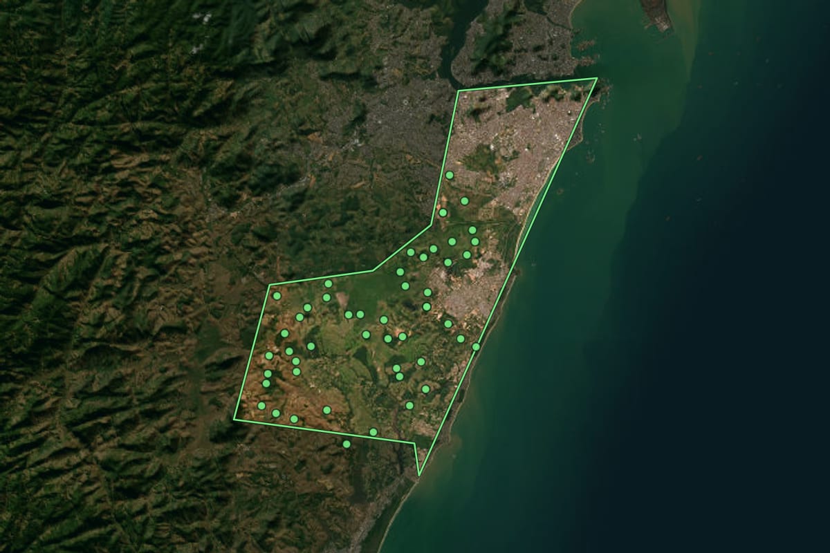 Imagem de satélite de Vila Velha (ES), com o contorno do município e a posição dos imóveis desta página.