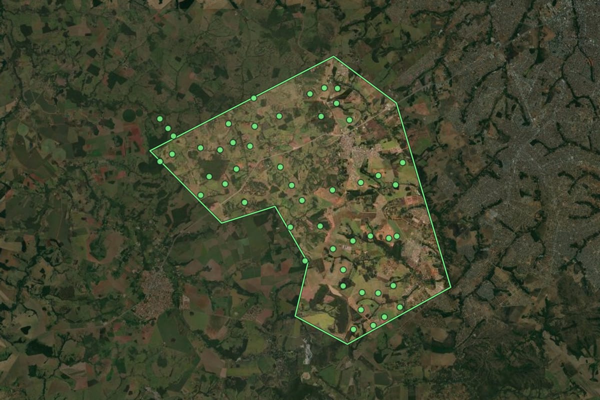 Imagem de satélite de Abadia de Goiás (GO), com o contorno do município e a posição dos imóveis desta página.