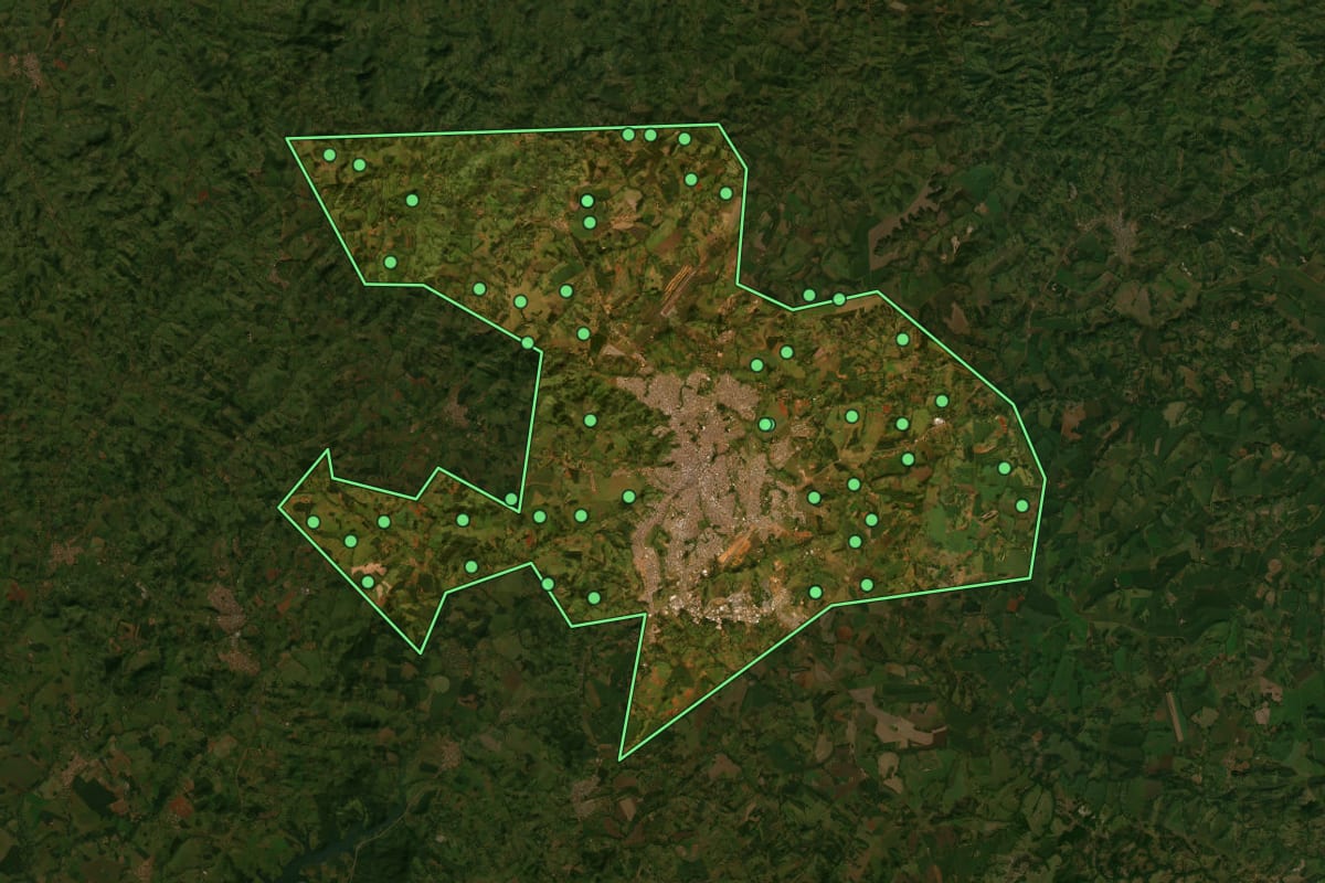 Imagem de satélite de Anápolis (GO), com o contorno do município e a posição dos imóveis desta página.