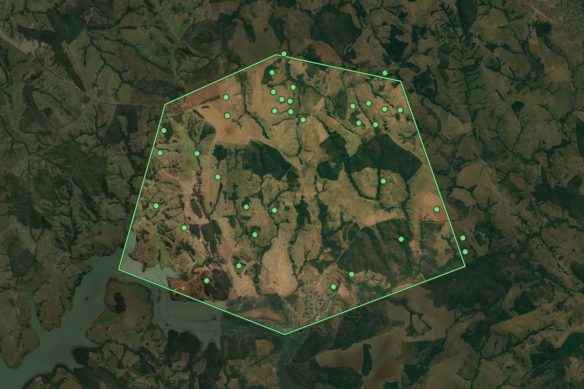 Imagem de satélite de Anhanguera (GO), com o contorno do município e a posição dos imóveis desta página.