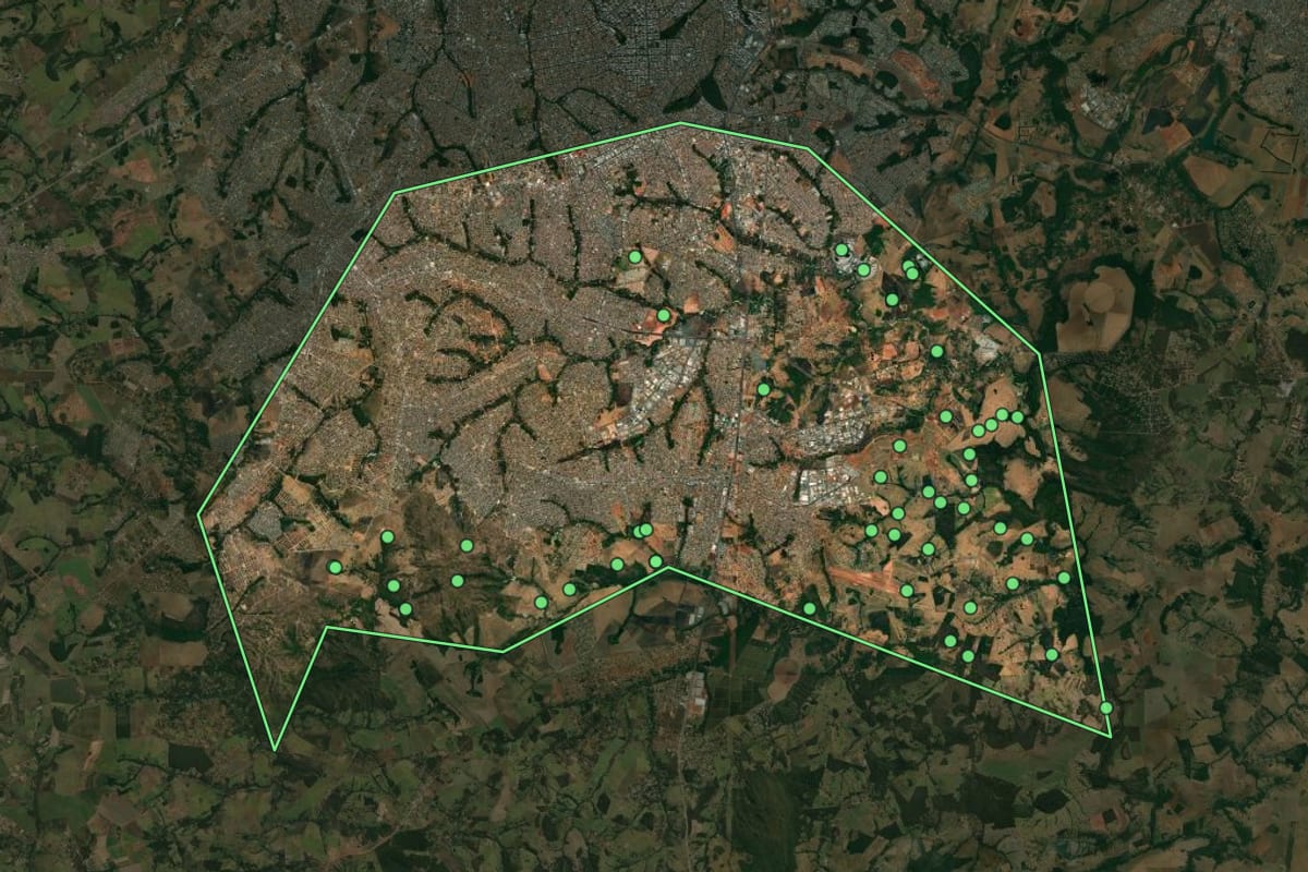 Imagem de satélite de Aparecida de Goiânia (GO), com o contorno do município e a posição dos imóveis desta página.