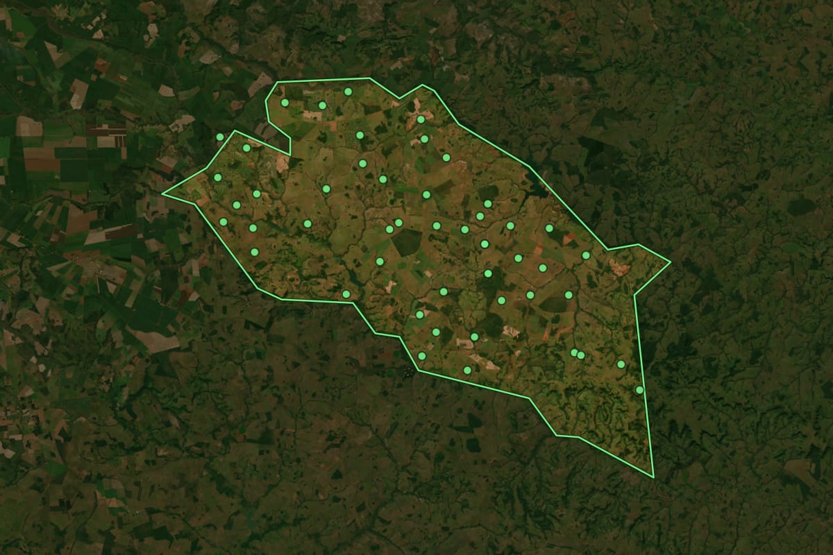Imagem de satélite de Aporé (GO), com o contorno do município e a posição dos imóveis desta página.