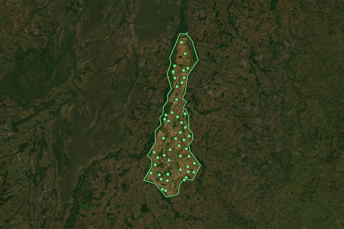 Imagem de satélite de Aruanã (GO), com o contorno do município e a posição dos imóveis desta página.
