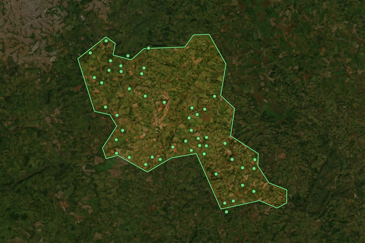 Imagem de satélite de Bela Vista de Goiás (GO), com o contorno do município e a posição dos imóveis desta página.