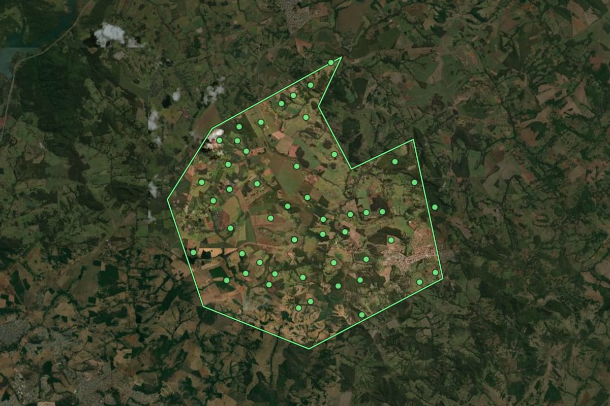 Imagem de satélite de Bonfinópolis (GO), com o contorno do município e a posição dos imóveis desta página.