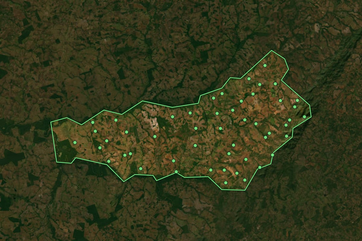 Imagem de satélite de Bonópolis (GO), com o contorno do município e a posição dos imóveis desta página.