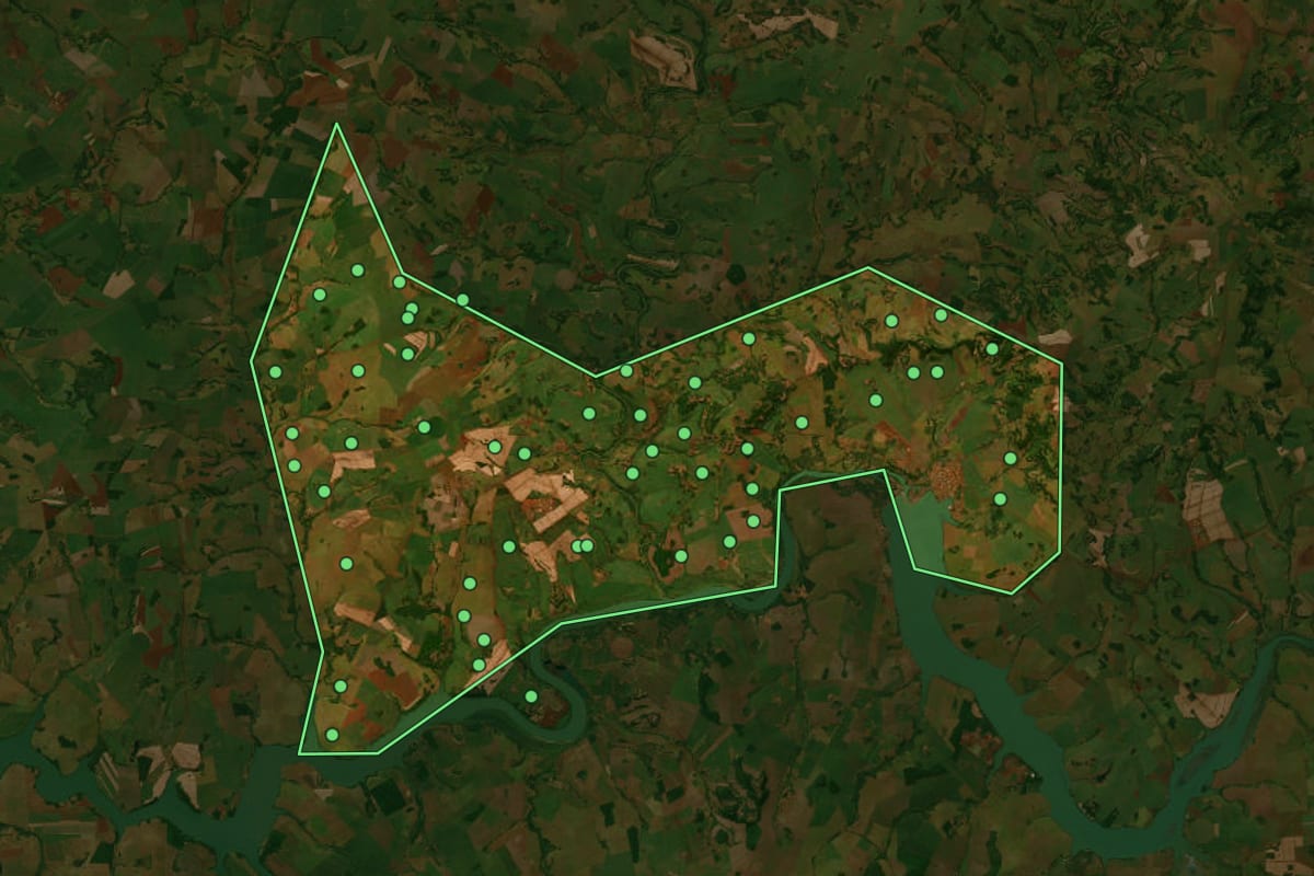 Imagem de satélite de Cachoeira Dourada (GO), com o contorno do município e a posição dos imóveis desta página.