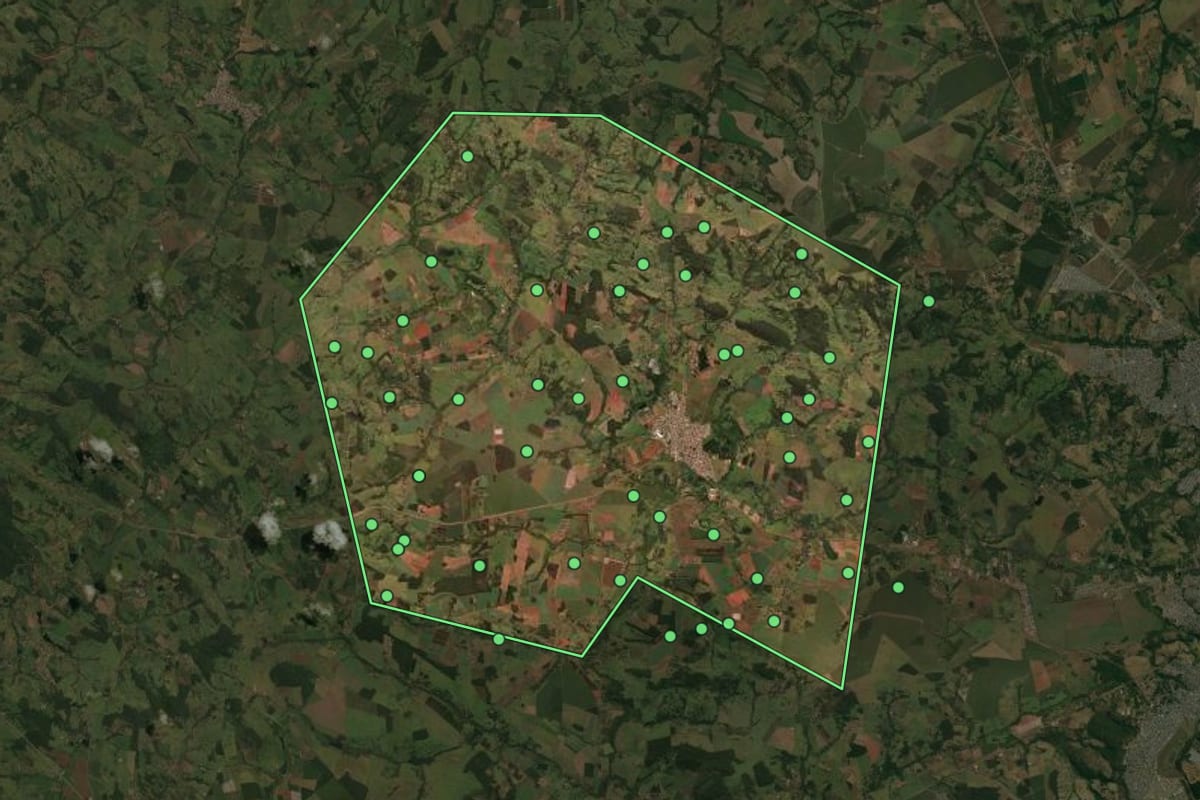 Imagem de satélite de Campo Limpo de Goiás (GO), com o contorno do município e a posição dos imóveis desta página.