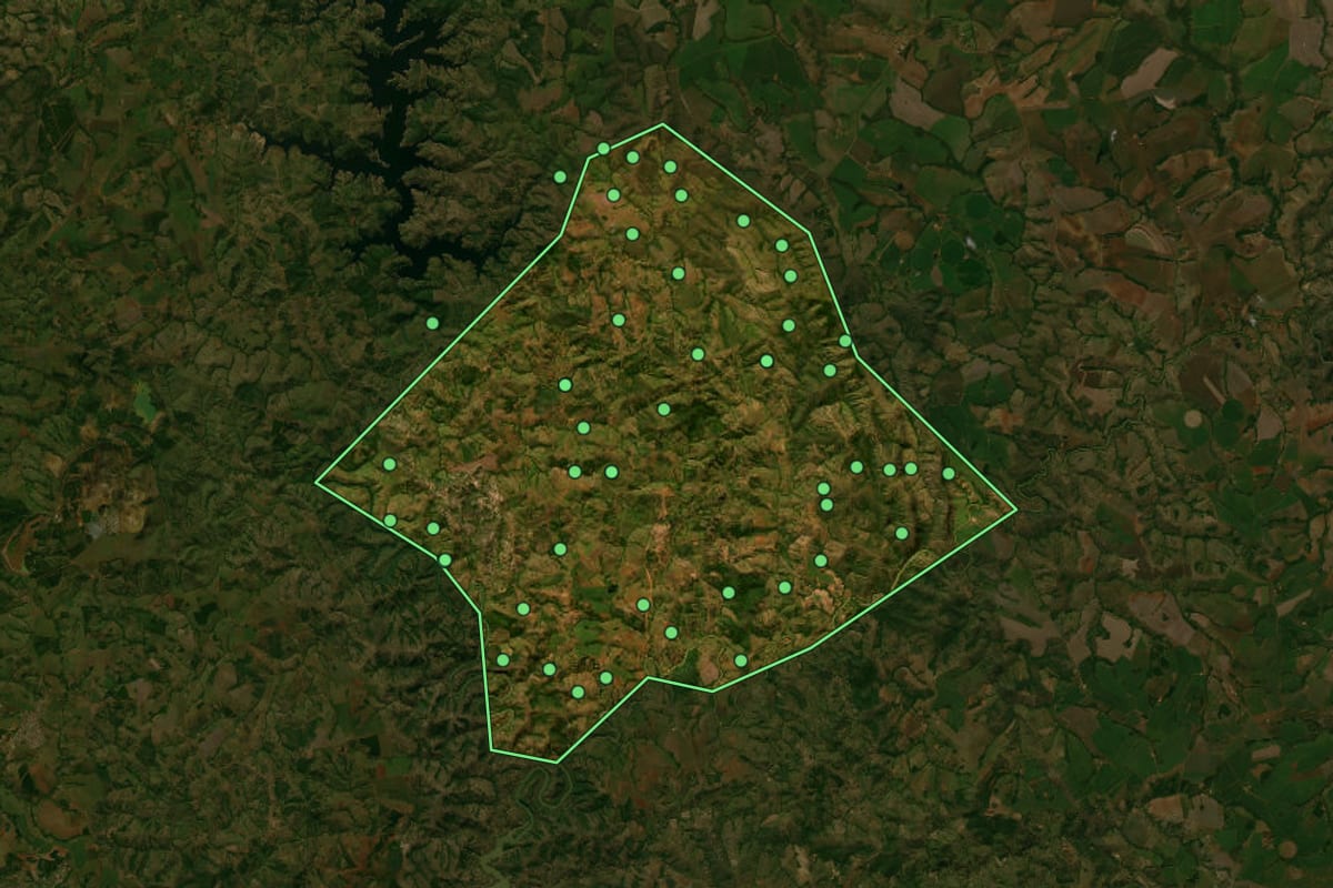 Imagem de satélite de Davinópolis (GO), com o contorno do município e a posição dos imóveis desta página.