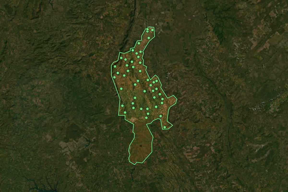Imagem de satélite de Formosa (GO), com o contorno do município e a posição dos imóveis desta página.